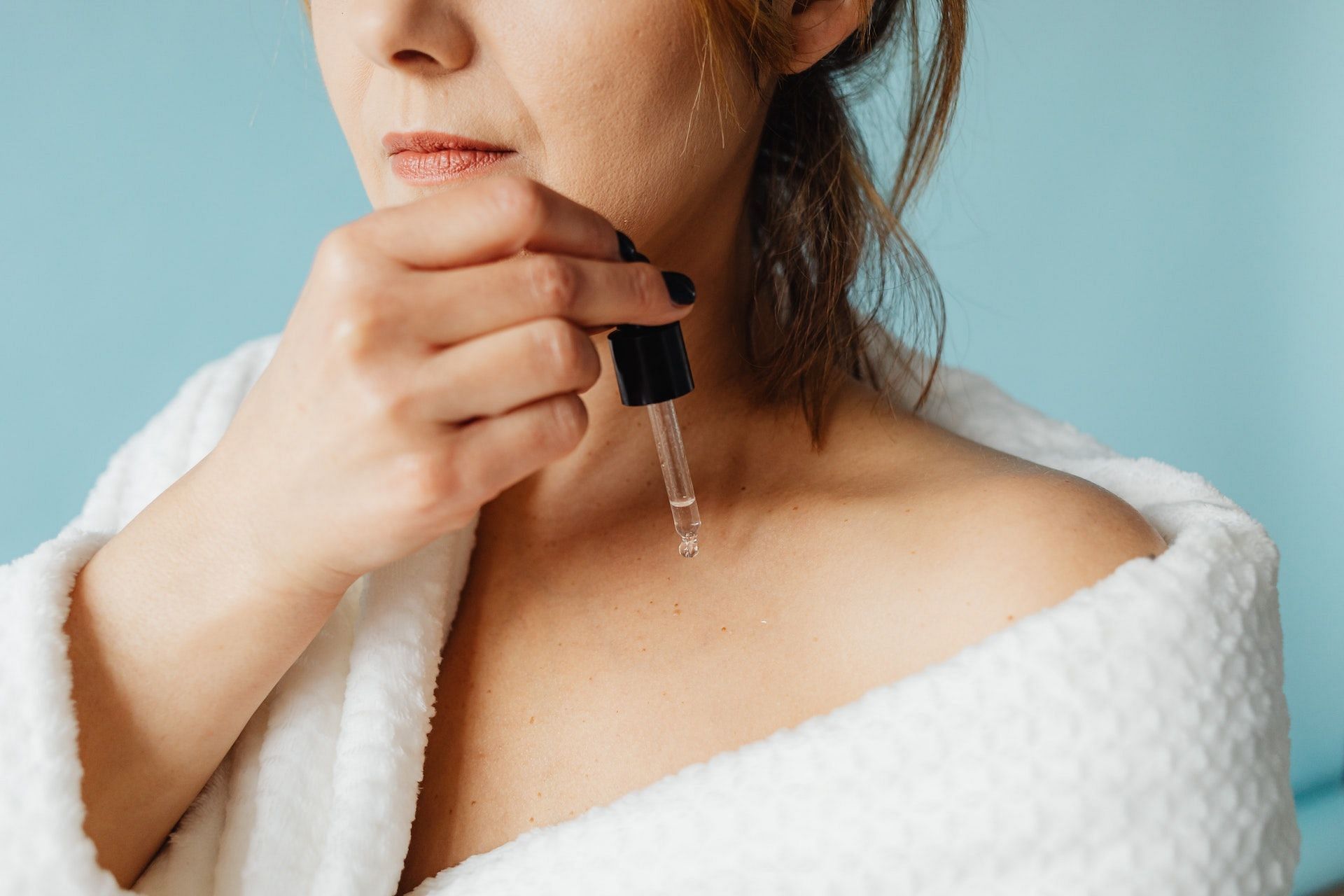 Tea tree oil contains strong antiseptic. (Photo via Pexels/Karolina Grabowska)